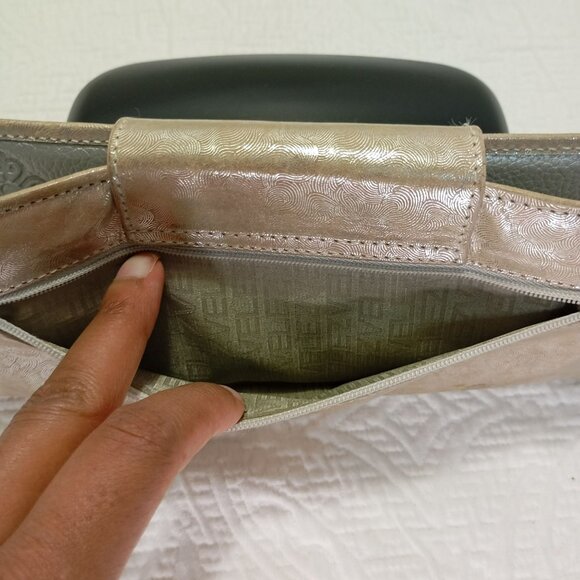 Velez Gold Leather Wallet With Snap Closure & Zippered Compartment Womens - Picture 4 of 8